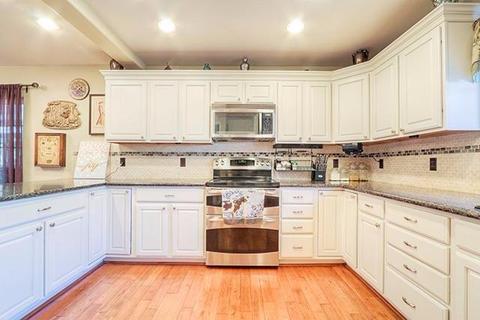 154 NW Pony Ln, Grants Pass, OR 97526 photo 3