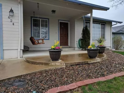 624 Clearview Way, Eagle Point, OR 97524 photo 2