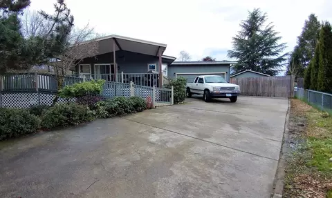 1248 E View Pl, Grants Pass, OR 97527 photo 3