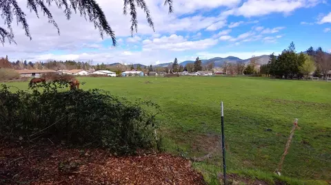 1248 E View Pl, Grants Pass, OR 97527 photo 18