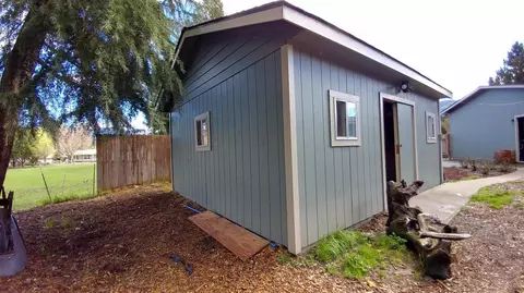 1248 E View Pl, Grants Pass, OR 97527 photo 4