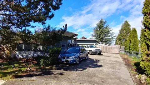 1248 E View Pl, Grants Pass, OR 97527 photo 1