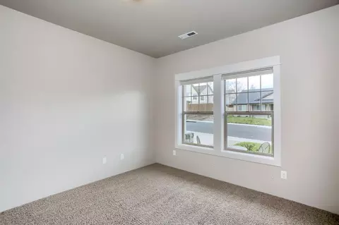 658 Nottingham Ter, Eagle Point, OR 97524 photo 16