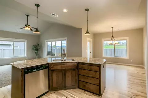 658 Nottingham Ter, Eagle Point, OR 97524 photo 6