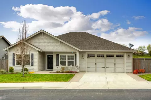 658 Nottingham Ter, Eagle Point, OR 97524 photo 1