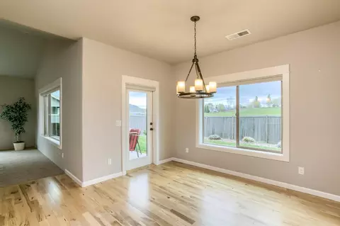 658 Nottingham Ter, Eagle Point, OR 97524 photo 7