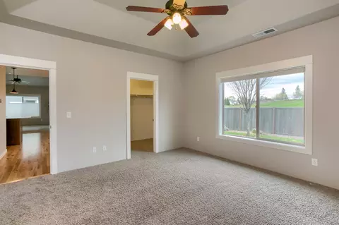 658 Nottingham Ter, Eagle Point, OR 97524 photo 10