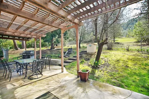 1485 Summit Loop, Grants Pass, OR 97527 photo 21