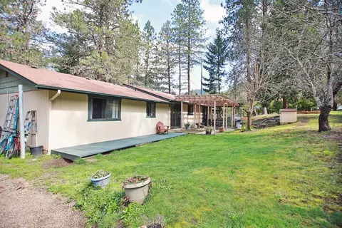 1485 Summit Loop, Grants Pass, OR 97527 photo 2