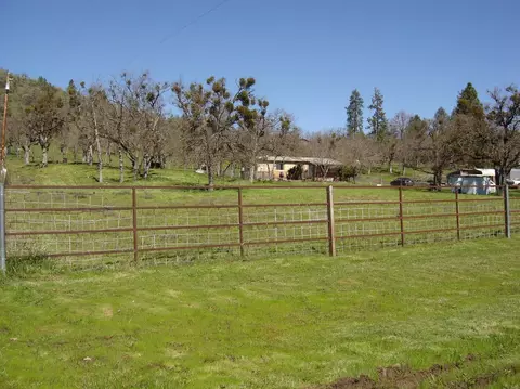 125 Crescent Dr, Eagle Point, OR 97524 photo 2