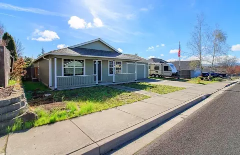 977 Ridgeview Dr, Eagle Point, OR 97524 photo 3