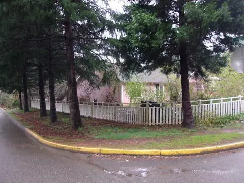 202 Shadowbrook Dr, Cave Junction, OR 97523 photo 3