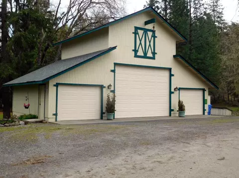 151 Greenview Dr, Cave Junction, OR 97523 photo 4