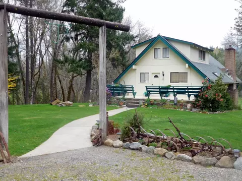 151 Greenview Dr, Cave Junction, OR 97523 photo 3