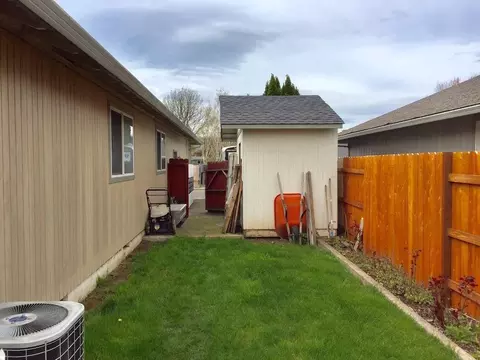 1106 Hampton Dr, Central Point, OR 97502 photo 20