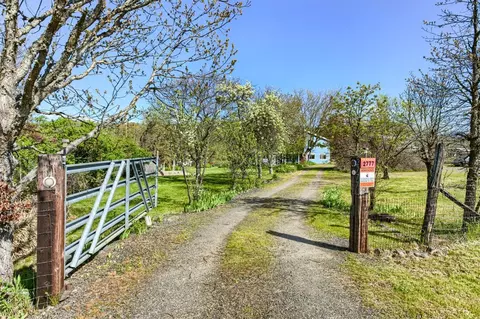 2777 E Antelope Rd, Eagle Point, OR 97524 photo 8