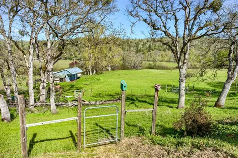 2777 E Antelope Rd, Eagle Point, OR 97524 photo 4