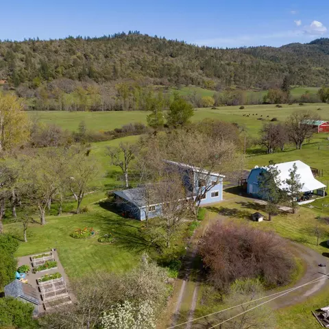 2777 E Antelope Rd, Eagle Point, OR 97524 photo 6