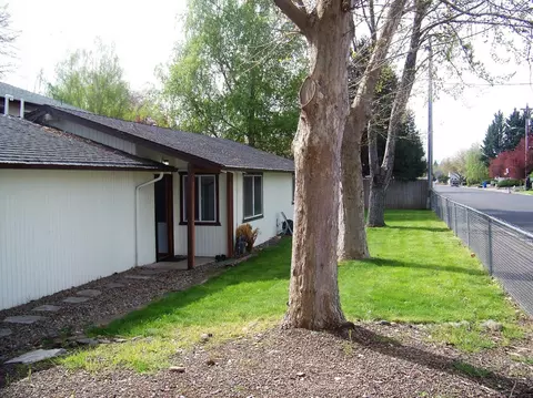 502 Van Wey Cir, Eagle Point, OR 97524 photo 3