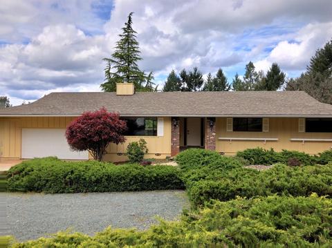 380 Summit Loop, Grants Pass, OR 97527 photo 1