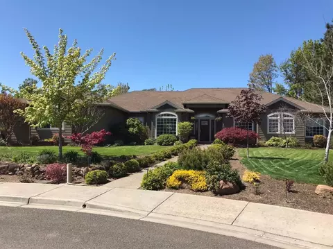 127 Walnut Pl, Phoenix, OR 97535 photo 1