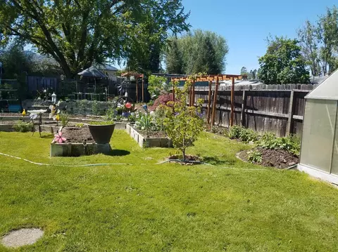 412 B St, Phoenix, OR 97535 photo 24