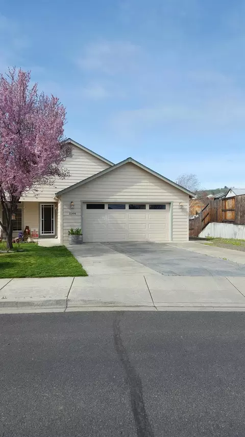 1144 Highlands Dr, Eagle Point, OR 97524 photo 4