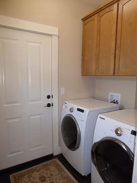 1107 N Haskell St, Central Point, OR 97502 photo 13