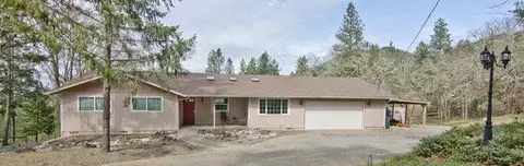 809 Summit Loop, Grants Pass, OR 97527 photo 1