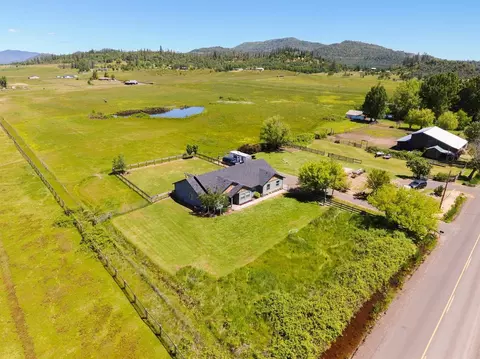722 Hammel Rd, Eagle Point, OR 97524 photo 1
