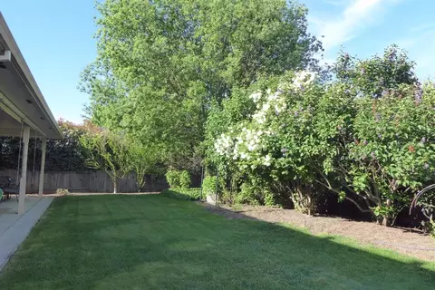 657 Red Oak St, Central Point, OR 97502 photo 23