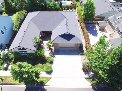 657 Red Oak St, Central Point, OR 97502 photo 3