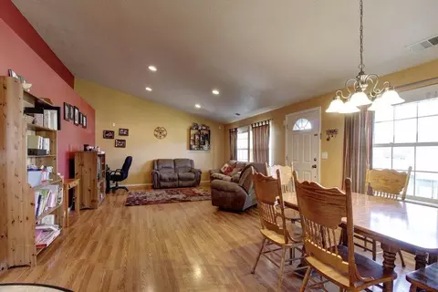 608 Andrea Way, Eagle Point, OR 97524 photo 5