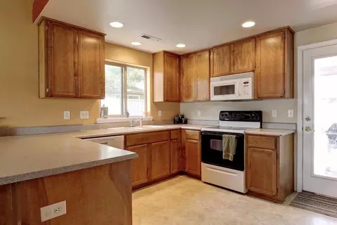 608 Andrea Way, Eagle Point, OR 97524 photo 8