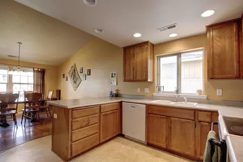 608 Andrea Way, Eagle Point, OR 97524 photo 9