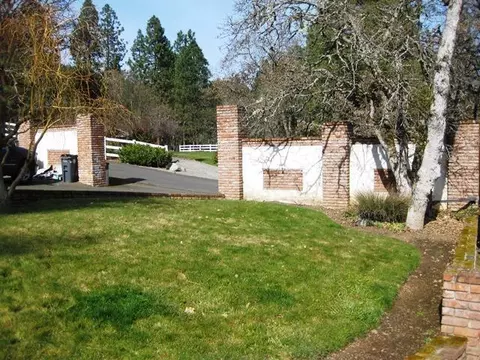 3155 Old Stage Rd, Central Point, OR 97502 photo 4