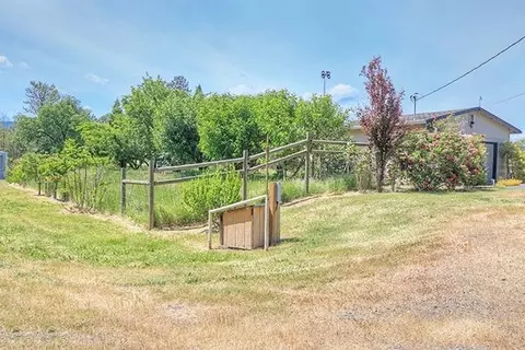 1408 Applegate Ave, Grants Pass, OR 97527 photo 10