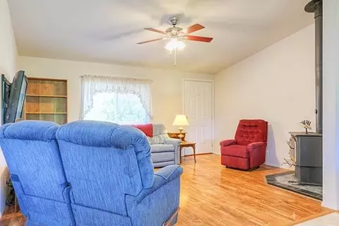 1408 Applegate Ave, Grants Pass, OR 97527 photo 5