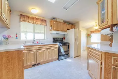 1408 Applegate Ave, Grants Pass, OR 97527 photo 2
