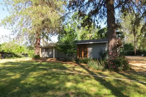 2710 Walnut Ave, Grants Pass, OR 97527 photo 2