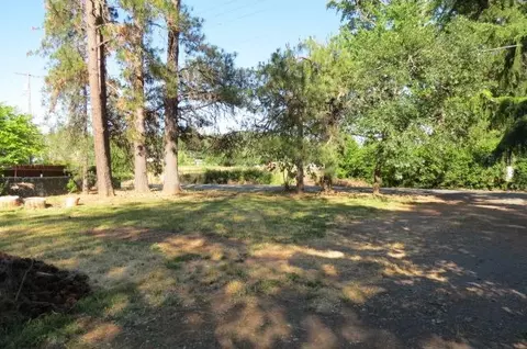 2710 Walnut Ave, Grants Pass, OR 97527 photo 3