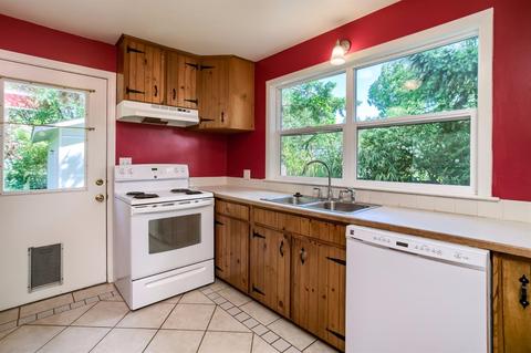 304 W Fifth St, Phoenix, OR 97535 photo 10