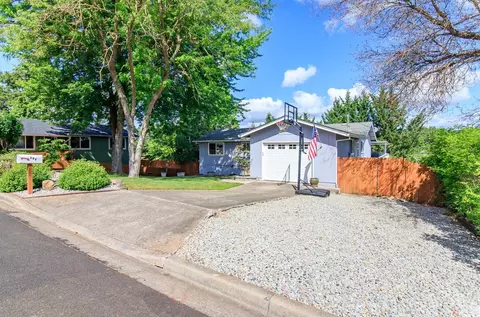 348 Rodale Dr, Eagle Point, OR 97524 photo 3