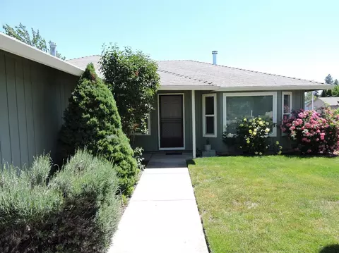 931 Corey Dr, Phoenix, OR 97535 photo 2