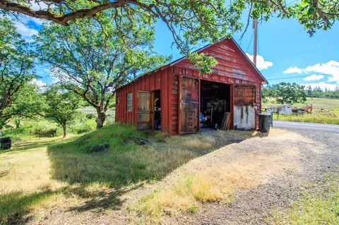 1605 Hammel Rd, Eagle Point, OR 97524 photo 17