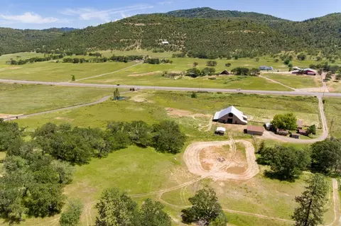 17645 Highway 62, Eagle Point, OR 97524 photo 1