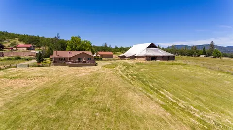 17645 Highway 62, Eagle Point, OR 97524 photo 2