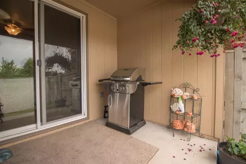 1093 Cherry St, Central Point, OR 97502 photo 3