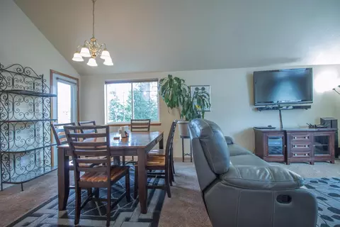 1093 Cherry St, Central Point, OR 97502 photo 11