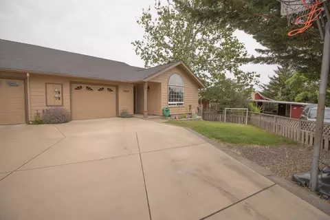 1093 Cherry St, Central Point, OR 97502 photo 1